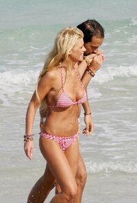 tara reid in bikini 32.jpg