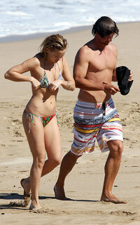 kate hudson in bikini 08.jpg