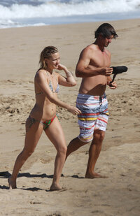 kate hudson in bikini 12.jpg