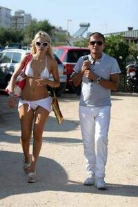 laura dzrewicka in bikini 02.jpg