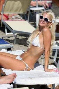 laura dzrewicka in bikini 03.jpg