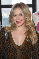 hilary duff in shopping 04.jpg