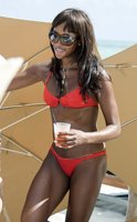 naomi campbell in bikini 07.jpg