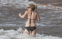 hilary duff in bikini 17.JPG