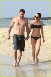 megan fox in beach 05.jpg