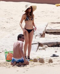 kate beckinsale in bikini 10.jpg
