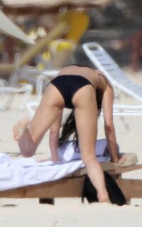 demi moore in bikini 03.jpg