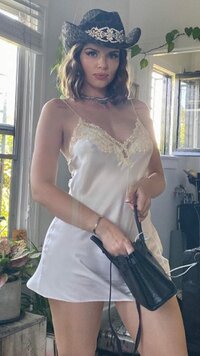 StorySaver_juliafox_90857742_127195468871954_4485272517643561620_n.jpg