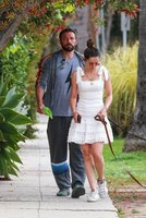 ana-de-armas-and-ben-affleck-out-with-their-dog-in-los-angeles-05-25-2020-4.jpg