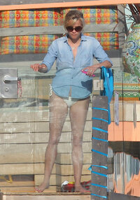 reese whiterspoon al mare 06.jpg