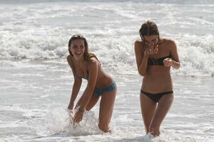 nina senicar in bikini 09.jpg
