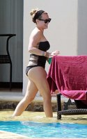 hilary duff in bikini 03.jpg