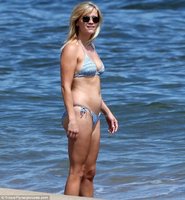 reese whiterspoon in bikini 10.jpg