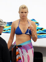 amy smart in bikini 01.jpg