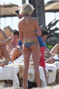 cameron diaz in bikini 07.jpg