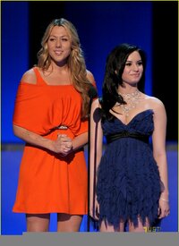 demi-lovato-people-choice-awards-03.jpg