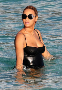 beyonce knowles al mare 13.jpg