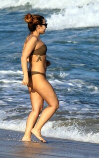 demi lovato in bikini 03.jpg