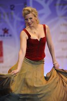 eva habermann in rosso 08.jpg