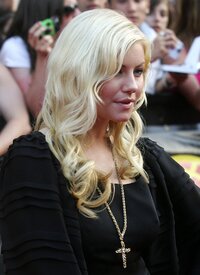 36808_ElishaCuthbertMuchMusicVideoAwards01_122_418lo.jpg