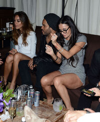 demi moore al party 09.jpg