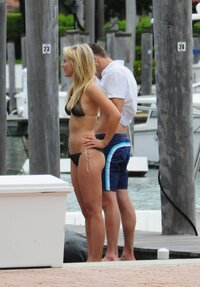 julianne hough in bikini nero 03.jpg