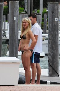 julianne hough in bikini nero 04.jpg