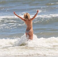 julianne hough in bikini 08.jpg