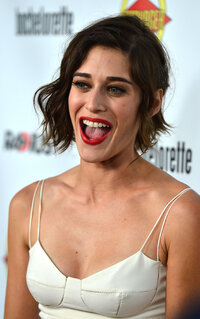lizzy caplan alla prima 08.jpg