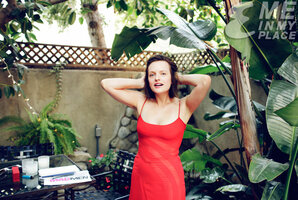 elisabeth moss in shoot 07.jpg