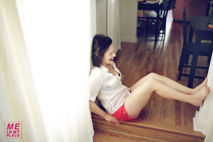 elisabeth moss in shoot 13.jpg