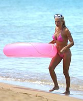 pamela anderson in bikini 10.jpg