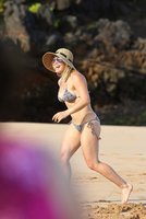 hilary duff in bikini 03.jpg