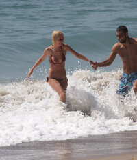tara reid in bikini 23.jpg
