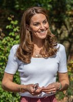 kate-middleton-discuss-pandemic-at-a-park-in-london-09-22-2020-1.jpg