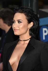demi lovato al gala 31.jpg