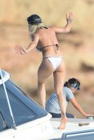 rita ora in yacht 25.jpg