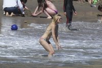 kate hudson in bikini 35.jpg