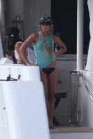 ashley tisdale e vanessa hudgens in yacht 03.jpg