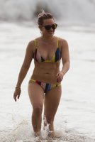 hilary duff in bikini 08.jpg