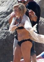 hilary duff in bikini 04.jpg