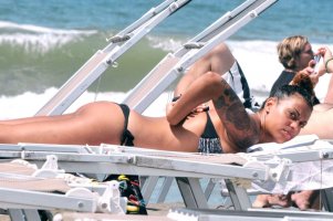 mara adriani al mare 07.jpg