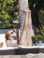 Jennifer-Aniston-Feet-151219.jpg
