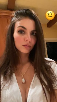 victoriajustice_20200721_3.jpg
