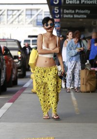 bai ling in street 06.jpg