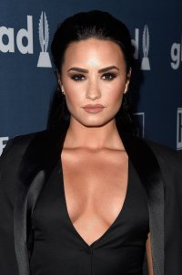 demi lovato al gala 07.jpg