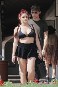 ariel winter in shorts 08.jpg