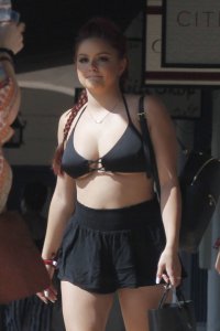 ariel winter in shorts 11.jpg