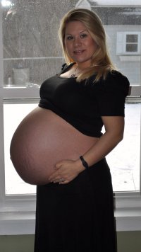 33-weeks-pregnant-with-triplets.jpg
