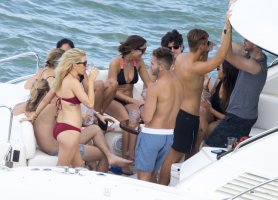 ellie goulding in bikini rosso 10.jpg